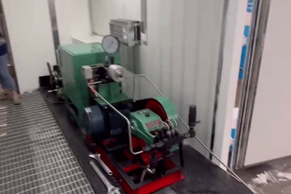 Pressure Test Container